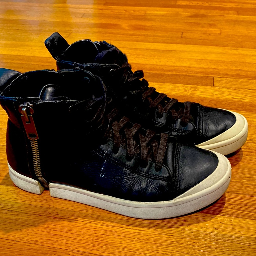 Diesel Men Sneaker with Zipper.